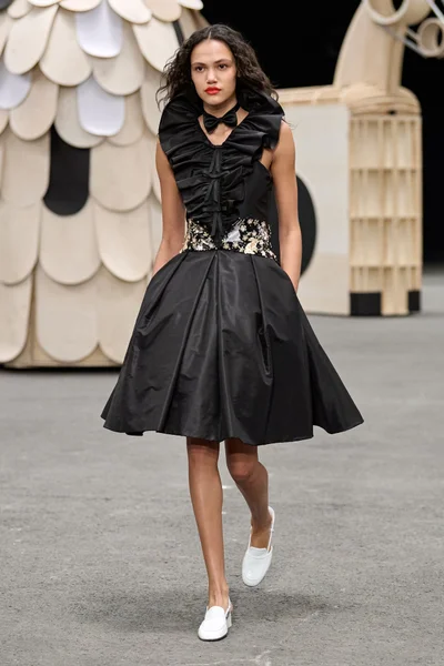 Look 28